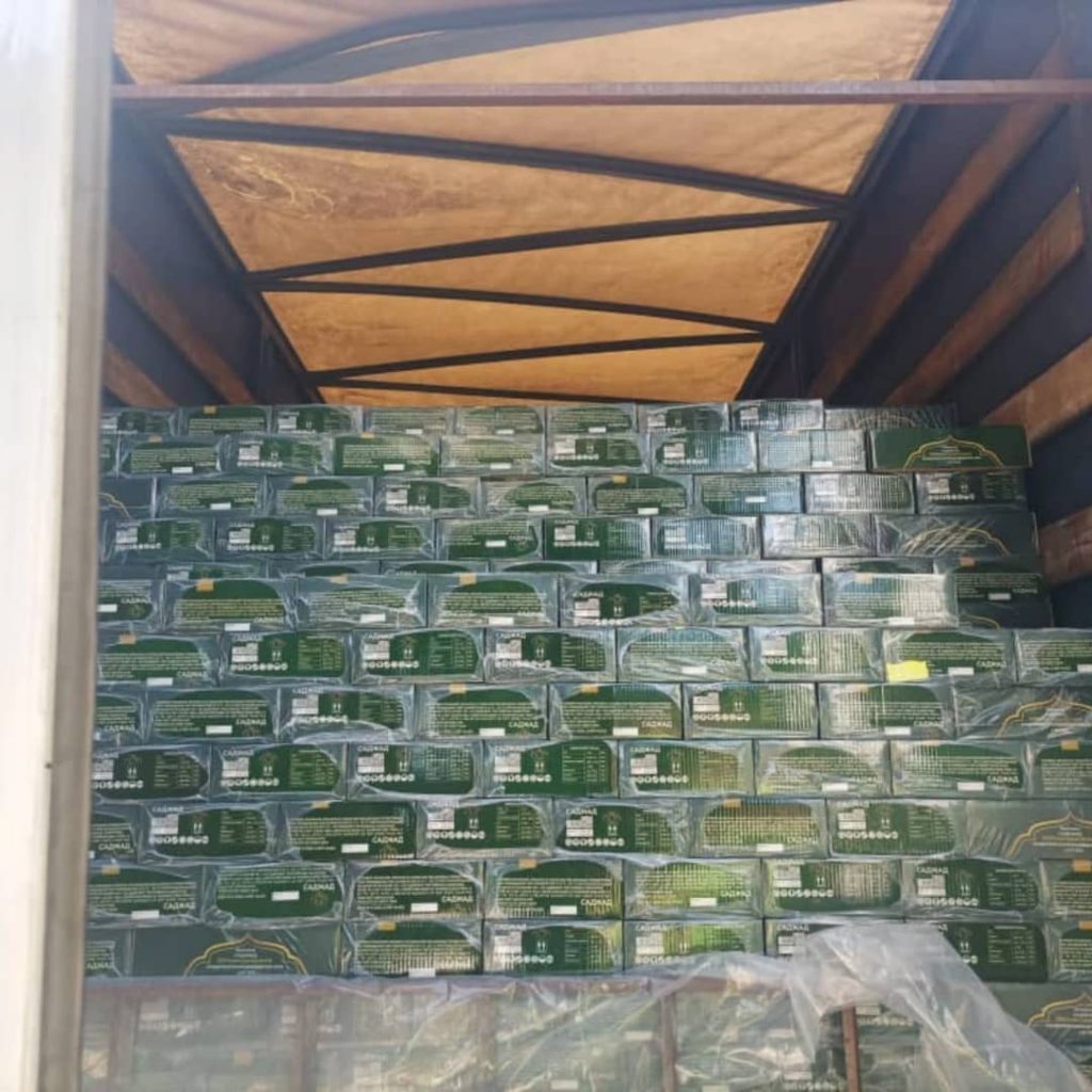بارگیری و آماده‌سازی خرمابرای عرضه و ارسال